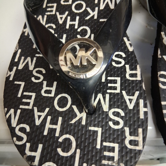 Michael Kors Black Flip Flops Size 10 - Picture 3 of 8